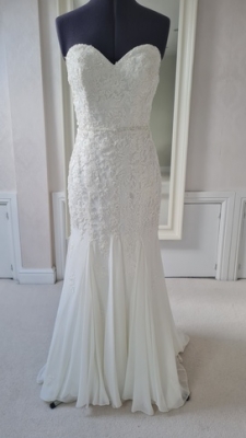 New or Second hand  Ellis-bridal- 18151 wedding dress