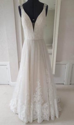New or Second hand  Mori-Lee 5693 wedding dress