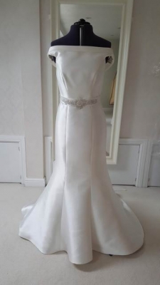 New or Second hand  Phoenix W712 wedding dress