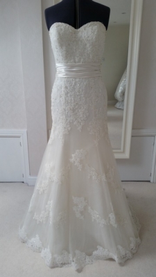 New or Second hand  Sincerity 3722 wedding dress