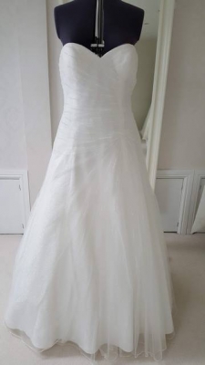 New or Second hand  Sincerity- 3895 wedding dress
