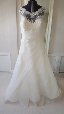 New or Second hand  Sincerity- 3957 wedding dress