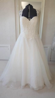 New or Second hand  Sincerity 4009 wedding dress