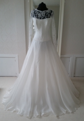 New or Second hand  Suzanne-Neville Leading-Lady wedding dress