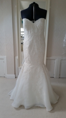 New or Second hand  Victoria-Kay 1458 wedding dress