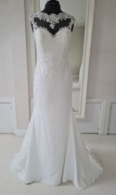 New or Second hand  Pronovias-White-One Petunia wedding dress