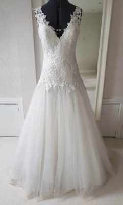 New or Second hand  White-One Yesenia wedding dress
