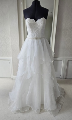 Davids Bridal sample sale wedding dresses London full skirt 1718272253.jpg